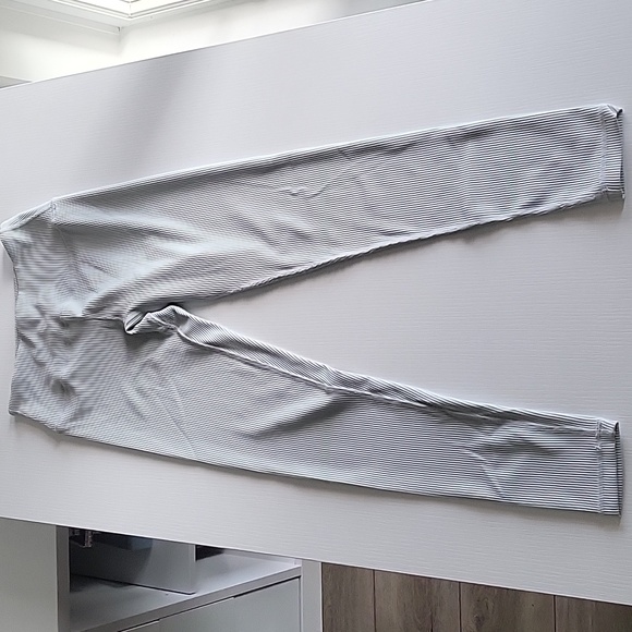 PRIV Ribbed Leggings - Picture 2 of 3